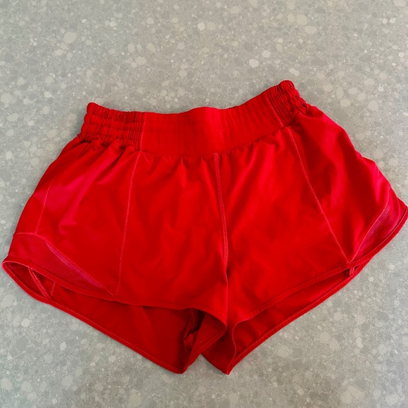 Lululemon Hotty Hot High-Rise Lined Short 2.5" - Size 8 - Red - Picture 1 of 5